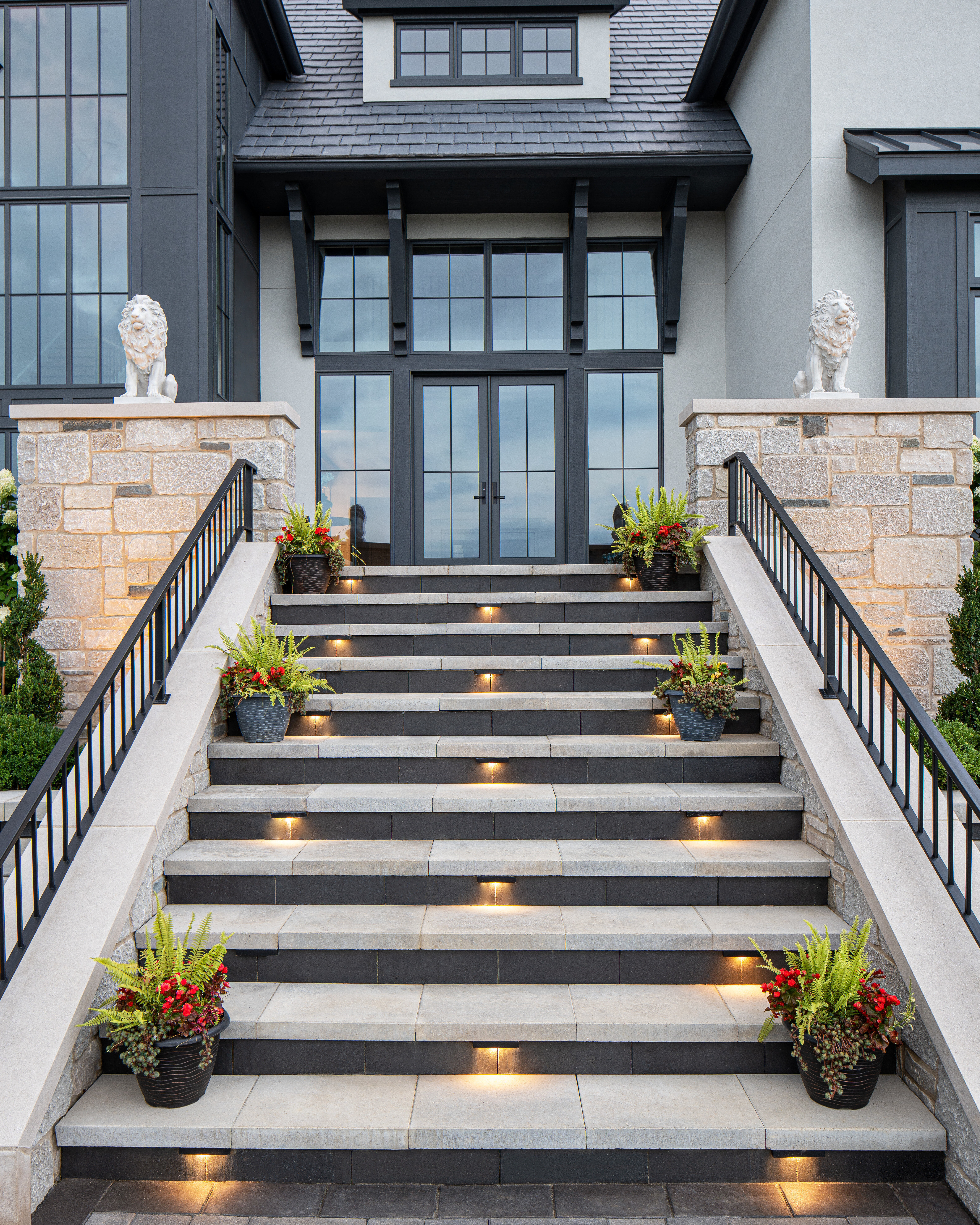 Nuestros sleek y contemporáneos peldaños de piedra Raffinato Smooth 