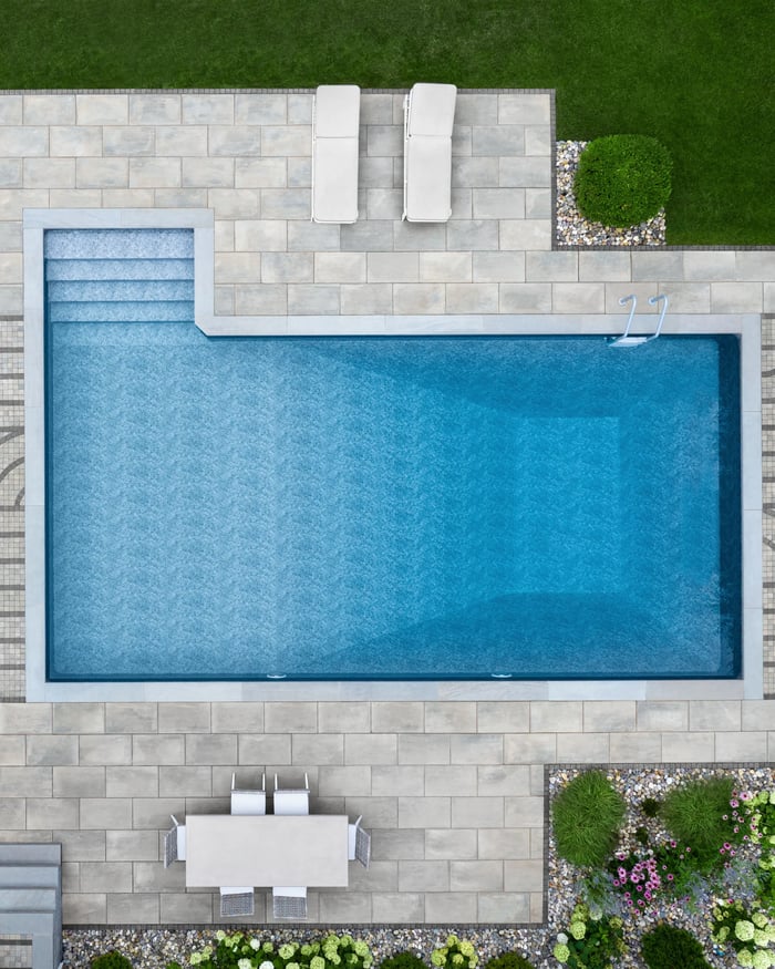 Piscina con losas Blu 60 Smooth
