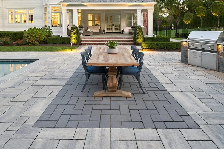 Patio trasero con comedor