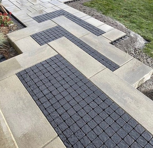 @showcasestoneworks usando Raffinato Step con adoquín Squadra y Blu 60-1