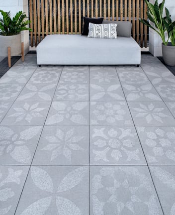 MAIN-patio-paver-slabs-Industria-Flora-dalle-de-patio-2023-CA154-Flora-Firebowl-Chambly-QC20221004_A7iii_Flora_00230 (1)