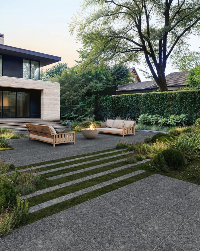 Patio trasero con área de descanso y losas de Terrazzo