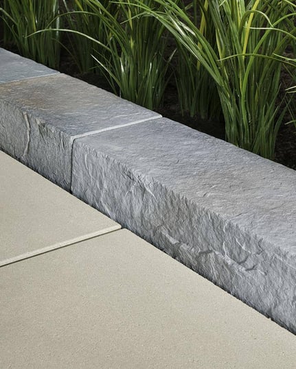 Bordes de jardín Röcka de Techo-Bloc en un diseño de paisaje
