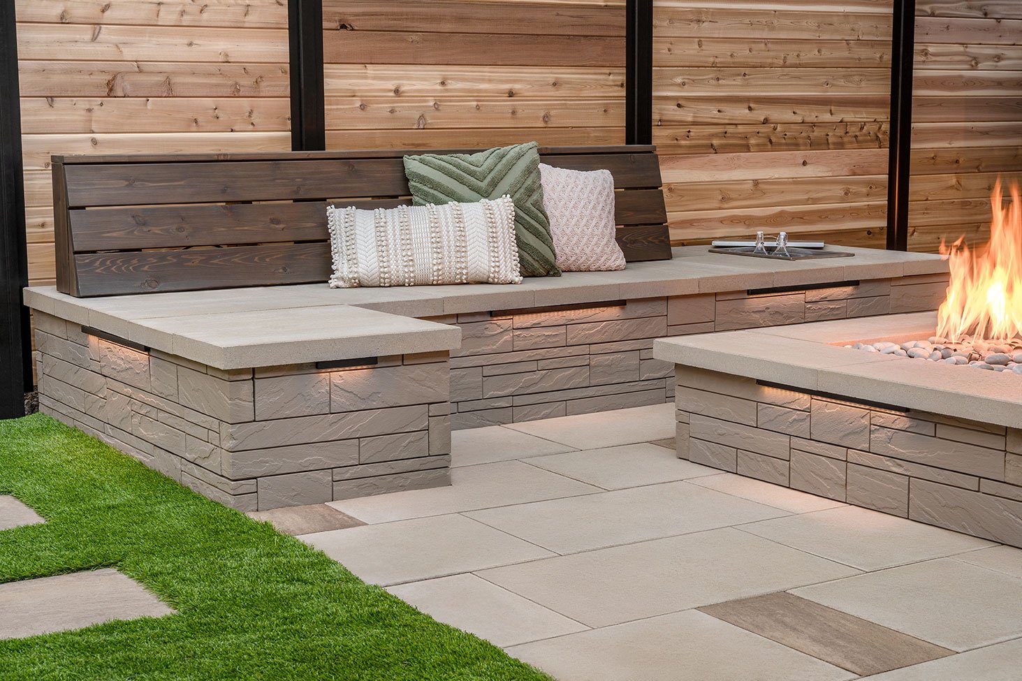 retaining-wall-blocks-Iconic-muret-2022-CA118-Showcase-RAP06588 (1)