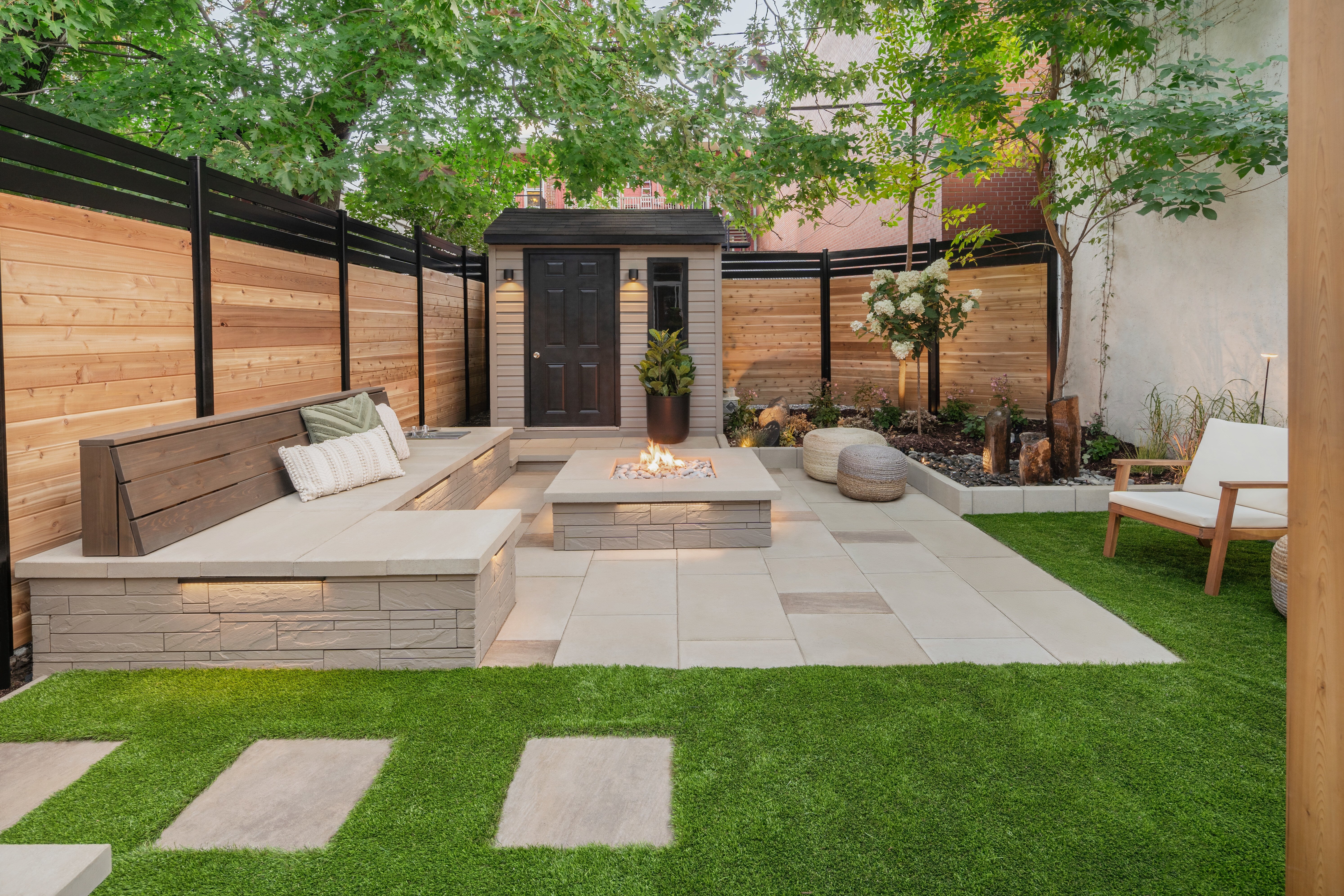 Patio trasero con losas Para de Techo-Bloc