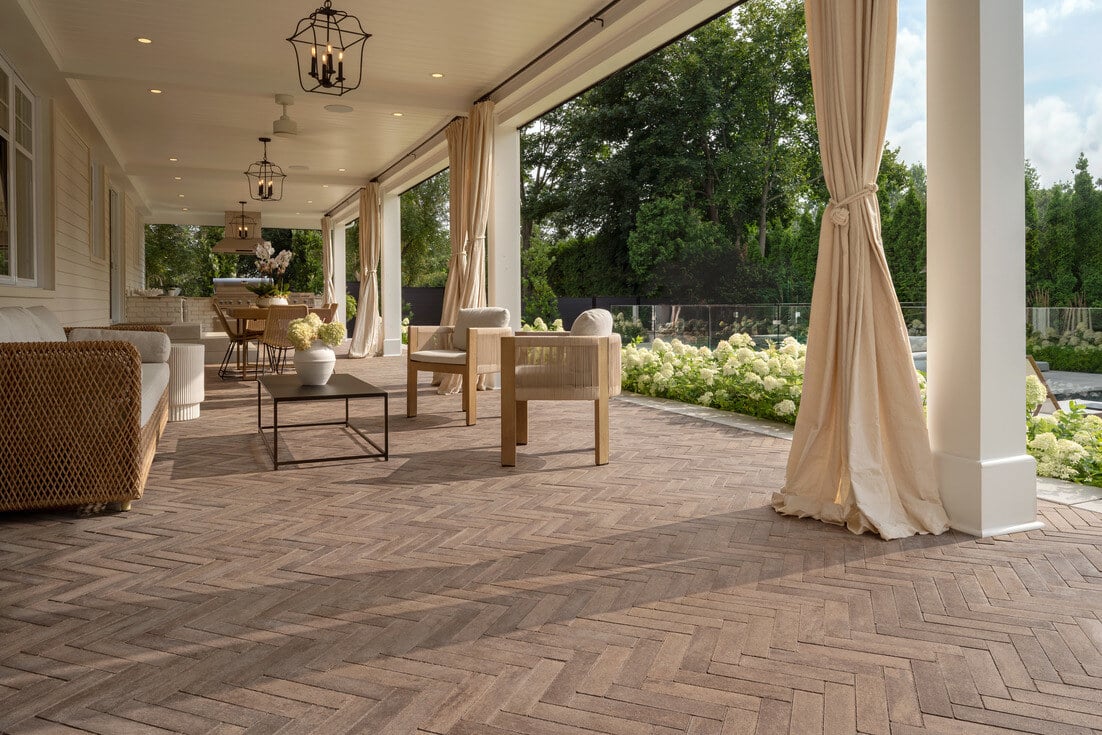 Patio trasero de Techo-Bloc con adoquines Westmount