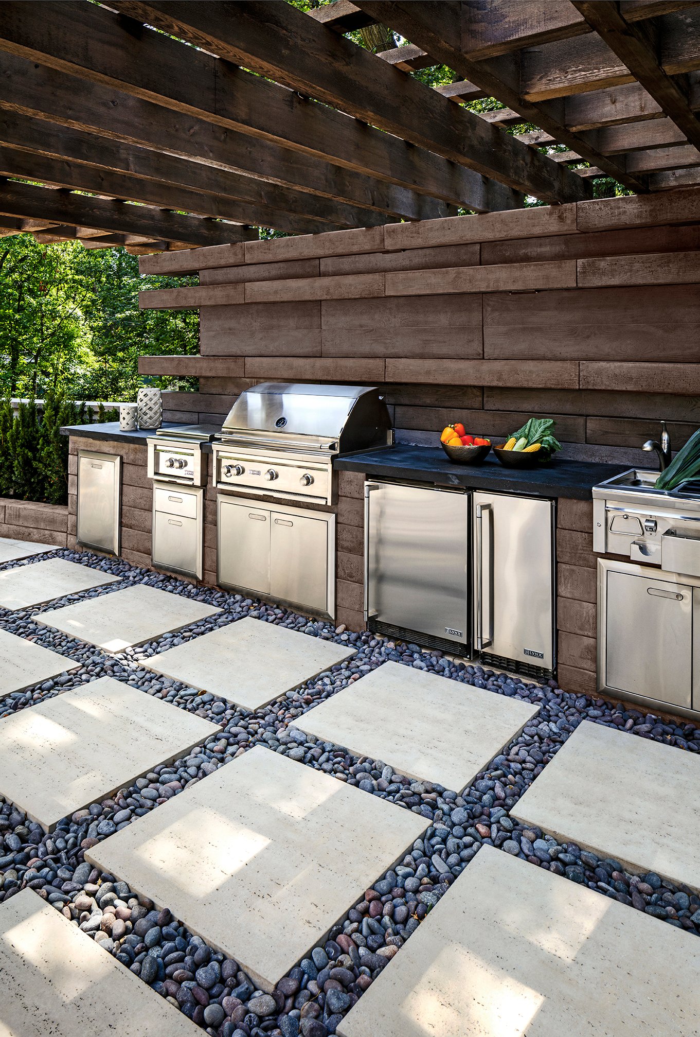 Cocina exterior en el patio trasero con productos Techo-Bloc